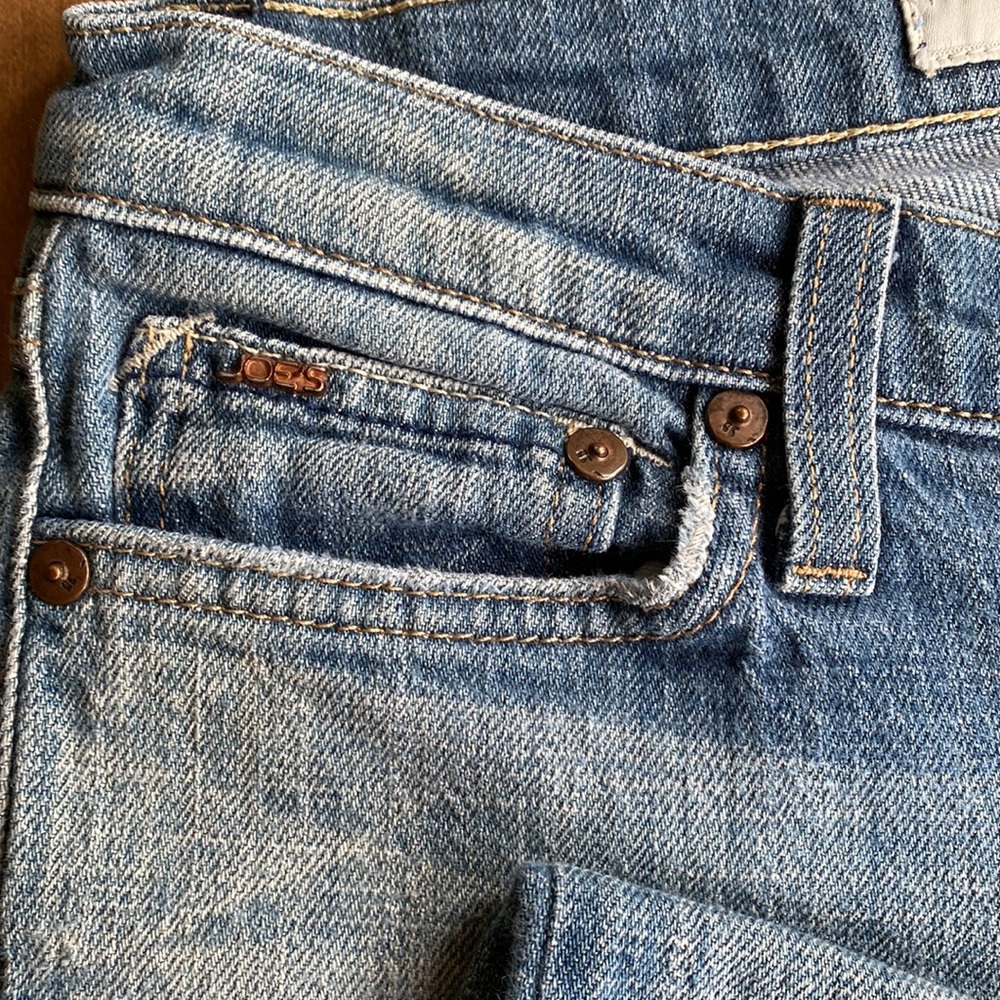 Like New!! Women’s JOE’S JEANS Mid-Rise Straight Leg Jeans. Size 2. Waist 26. - Picture 4 of 11